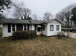 1097 Cooley Dr, Gainesville, GA 30501