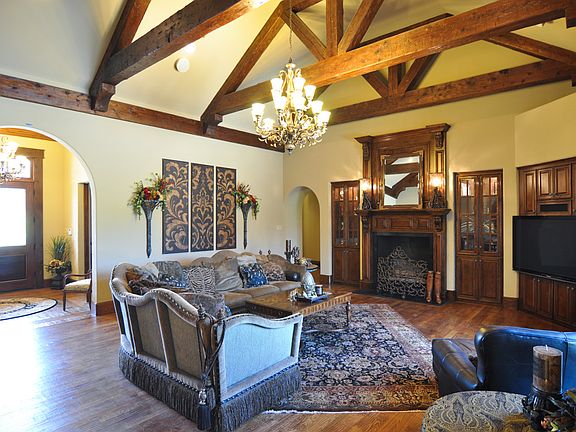 2nd image of 1080 Broadmoor Ln