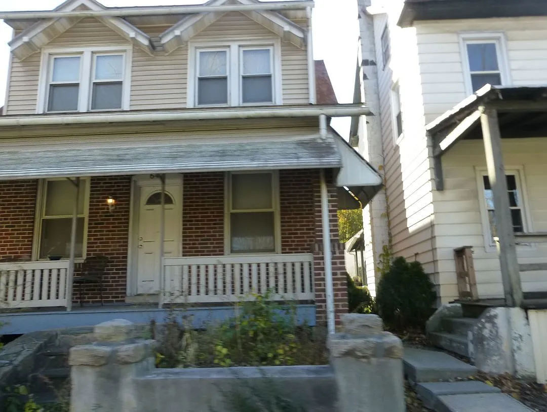 642 Main St photo 1