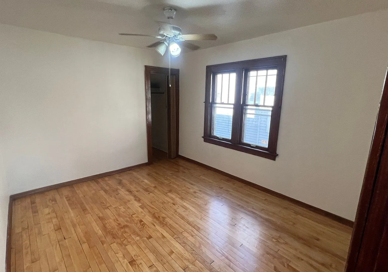 Freshly Updated 2-Bedroom Lower Duplex with Optional Garage Near Expressway Access — Photo 4