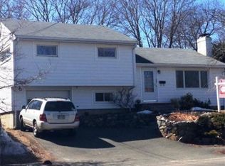 24 Maple St, Marblehead, MA 01945