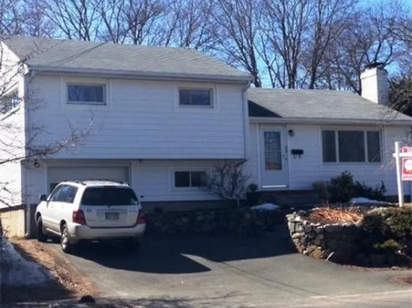 24 Maple St, Marblehead, MA 01945