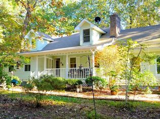 318 Phillips St, Clarkesville, GA 30523