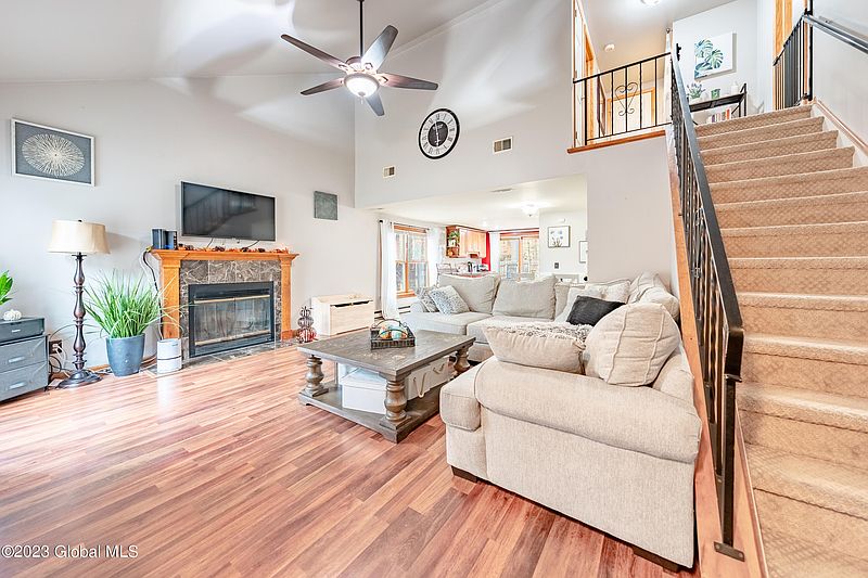 2nd image of 239 Thimbleberry Road