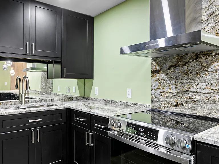 1 Beach Dr SE #1112 — Photo 3