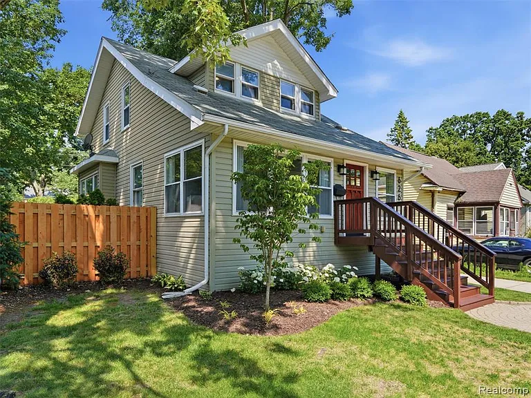 626 Kayser Ave — Photo 3