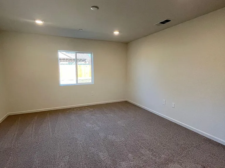 1654 Pacific Dr — Photo 9