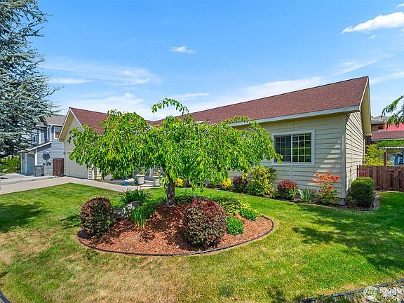 4th image of 2125 Blackstone Court