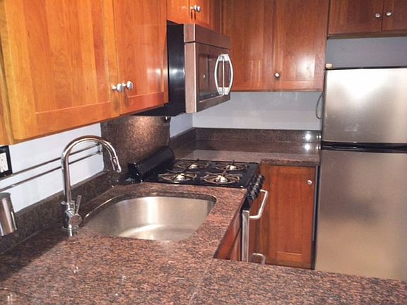 3rd image of 447 W 45th St APT 2B