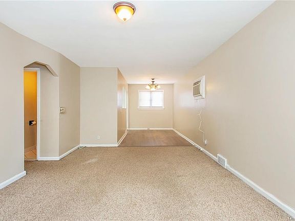 4th image of 63 Laurel Pl #1