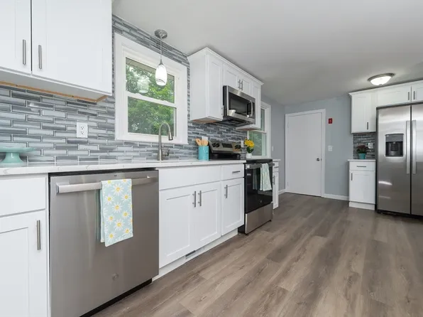 44 Sunset Dr, Northborough, MA 01532