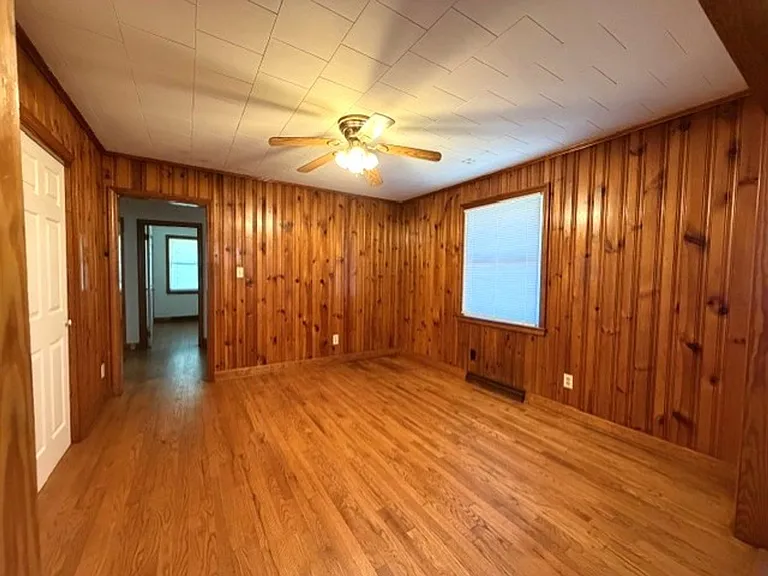 929 E Haggard Ave — Photo 5