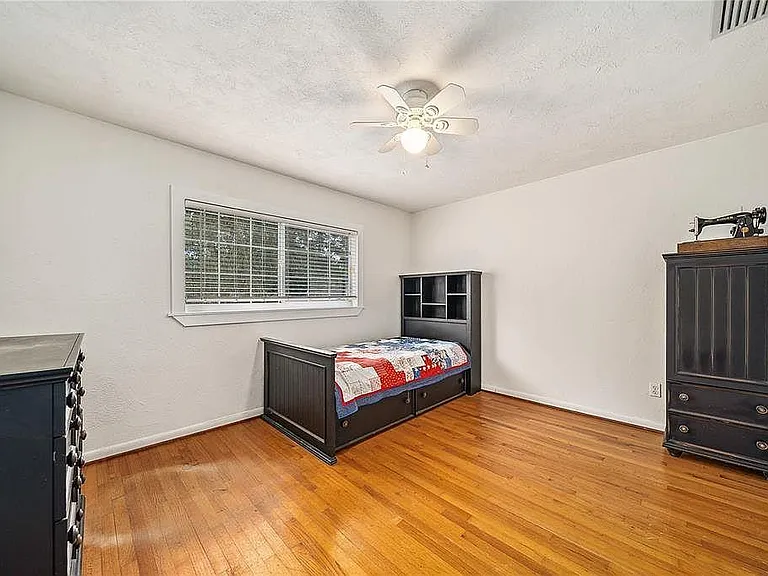 1416 N Forest Ave — Photo 13