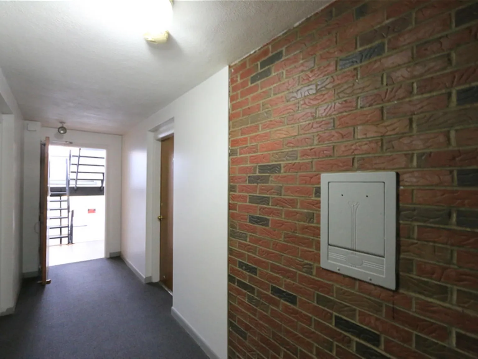240 Belmont St — Photo 4