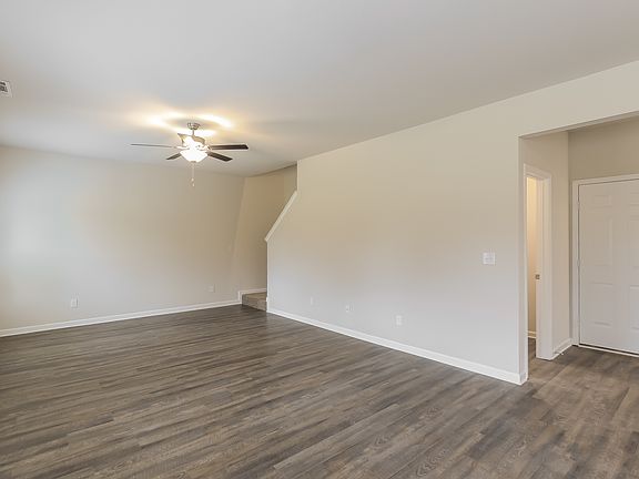 3rd image of 3236 Bridgewood Dr