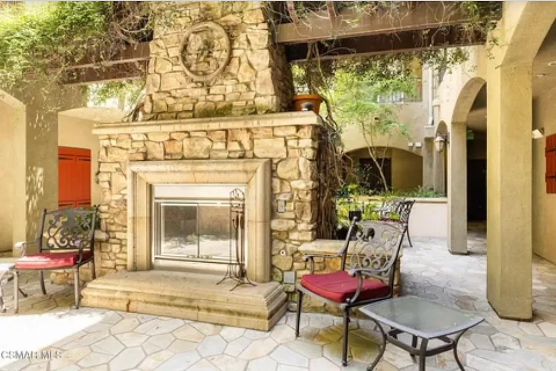 3 bed, 2.5 bath, 1560 sqft, $4,600 — Photo 1