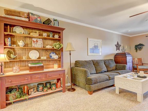 5th image of 385 W Quail Roost Ct