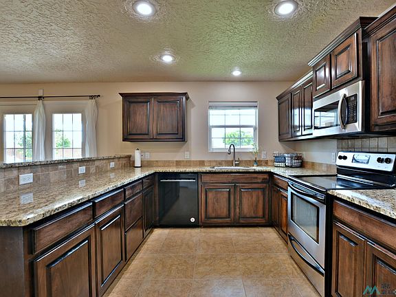 5th image of 2405 Flagstone Dr