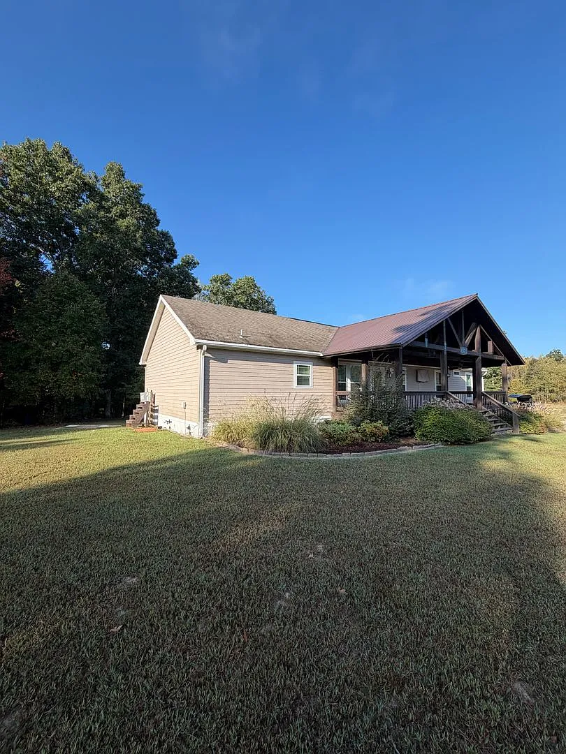 4 Bed/2.5 Bath - Tuscumbia, AL — Photo 2