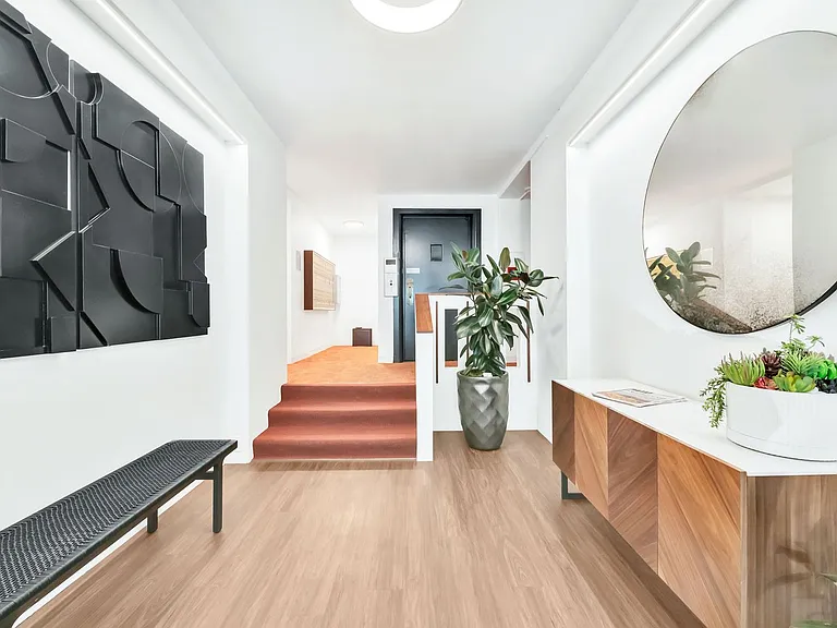 Uptown Manor — Photo 17
