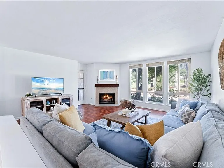 23454 Coso — Photo 3