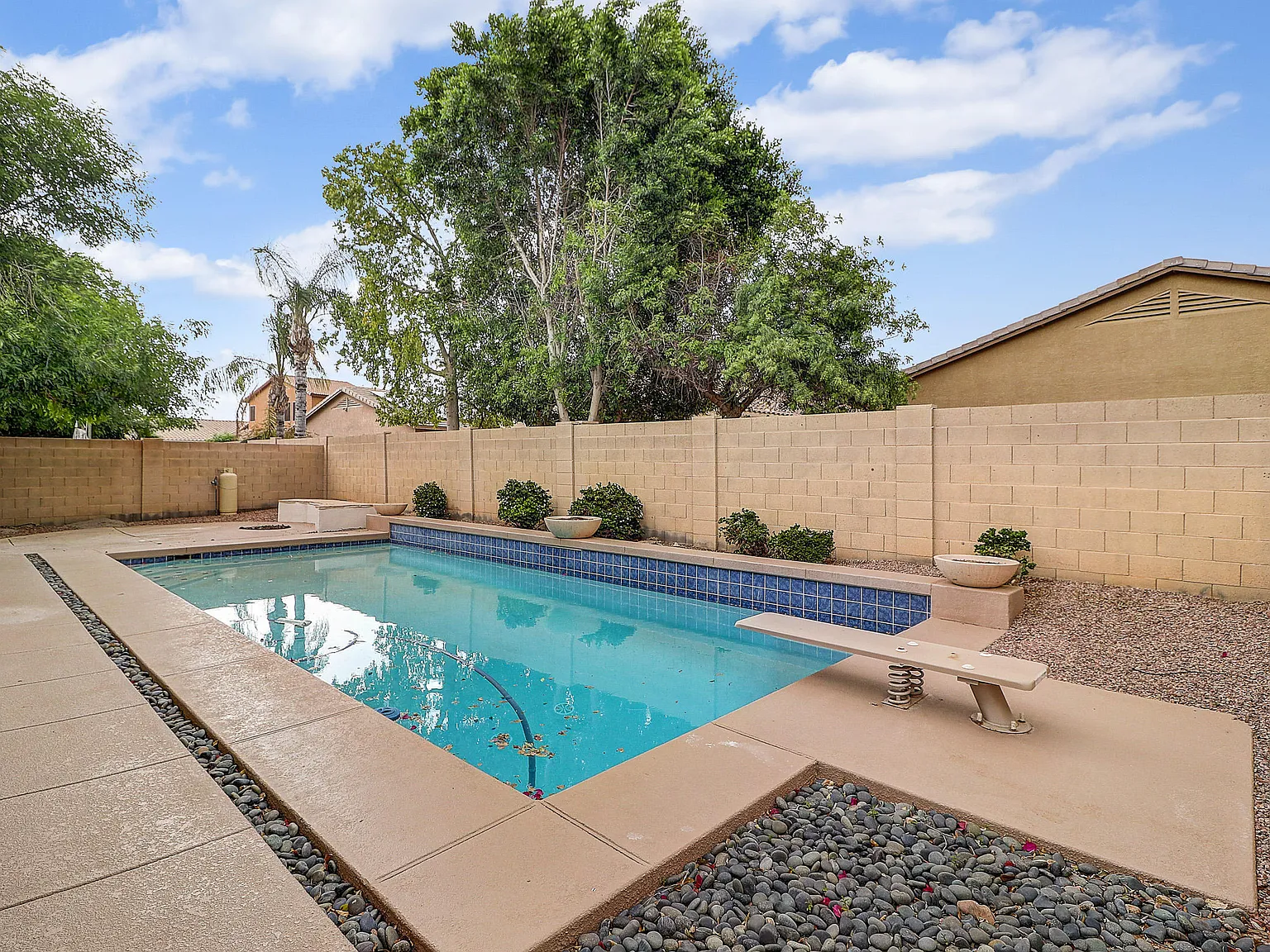 4 bed, 2.0 bath, 2011 sqft, $2,600 — Photo 3