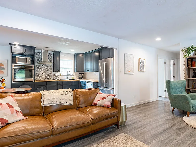 636 S Wood Ave — Photo 3