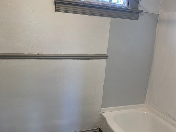 5th image of 3930 Arnold Ct Unit 2