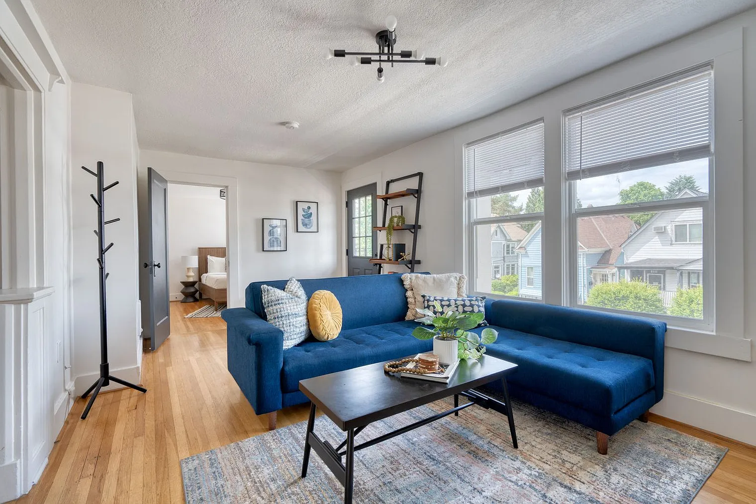 1 bed, 1.0 bath, 495 sqft, $2,556 — Photo 4