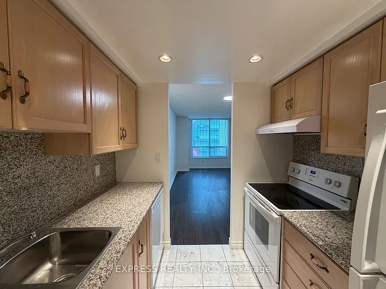 168 Simcoe St #901 — Photo 3