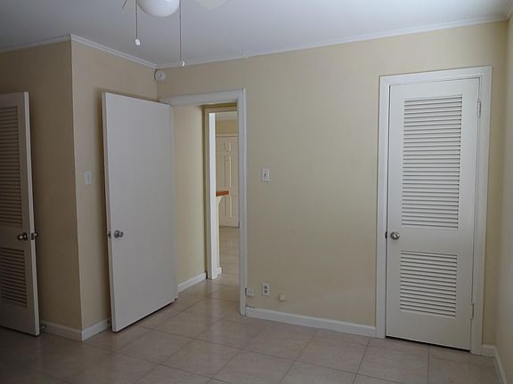 3rd image of 3110 Greenbriar St APT 23