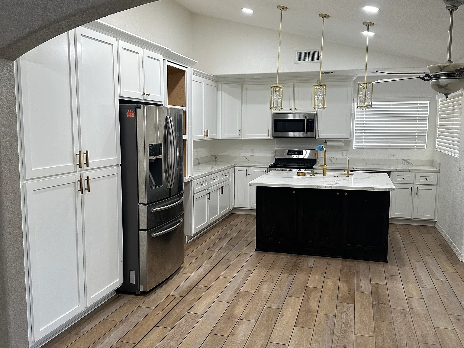 3 bed, 1642 sqft, $2,100 — Photo 1