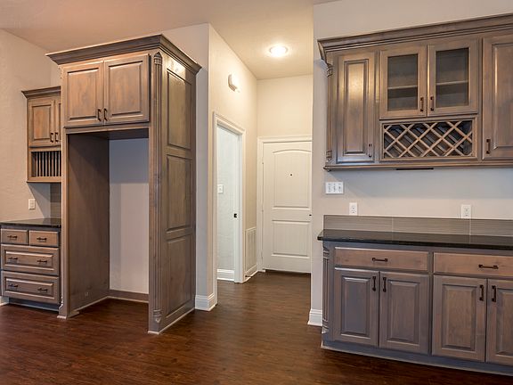 4th image of 15 Palisades Blvd