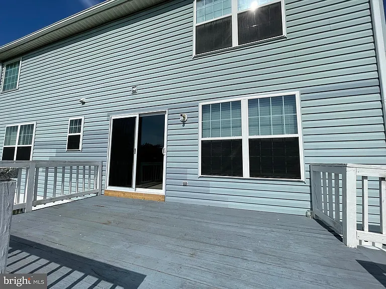 21707 Harrison St — Photo 20
