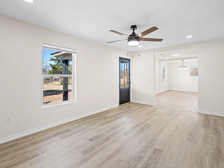 6306 FM 144 N — Photo 9