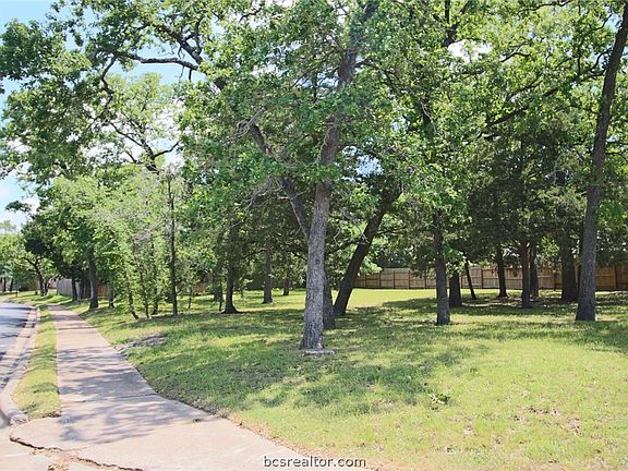 5th image of 1316 Angelina Cir