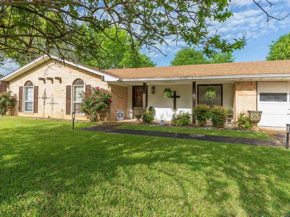 1815 Laney Dr, Longview, TX 75605