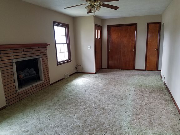 4th image of 415 E Santa Fe Ave