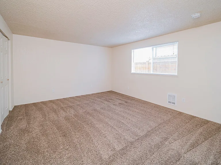 1024 Cedar Ave — Photo 5