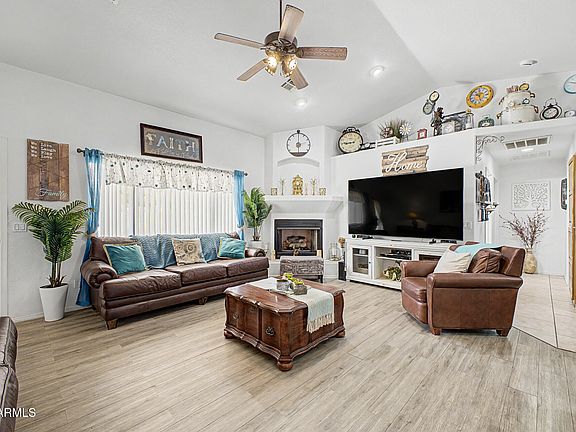 5th image of 560 TOPEKA Drive