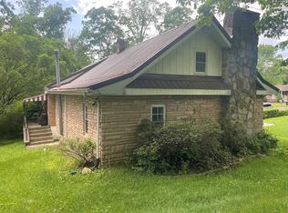 111 Walnut St, Daniels, WV 25832