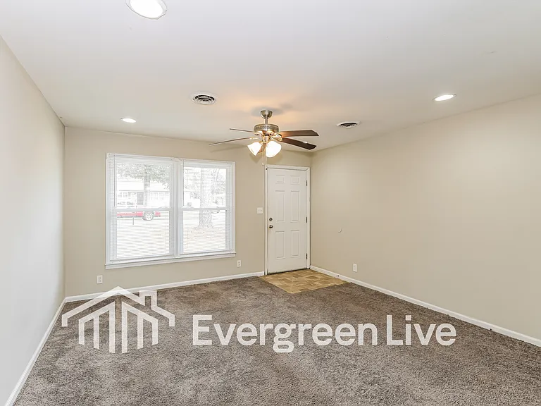 2140 Balfour St — Photo 6