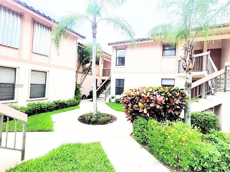 3355 Jaywood Ter #J113 — Photo 22