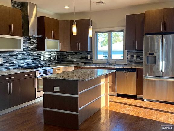 4th image of 2200 Linwood Ave #2200