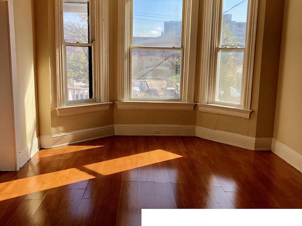 1st image of 2625 Kemper Ln #1