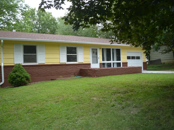 1915 Pottawatomie St, Leavenworth, KS 66048