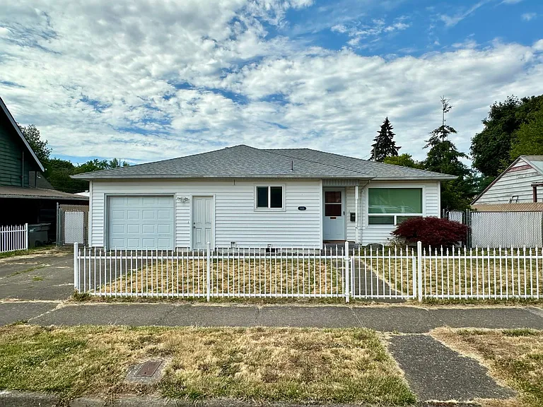 1615 1st Ave SE — Photo 1