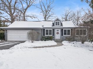 401 E Tower Dr, Tower Lakes, IL 60010