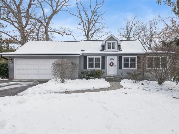 401 E Tower Dr, Tower Lakes, IL 60010