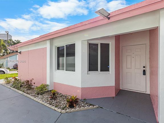 5th image of 1035 W Jasmine Ln
